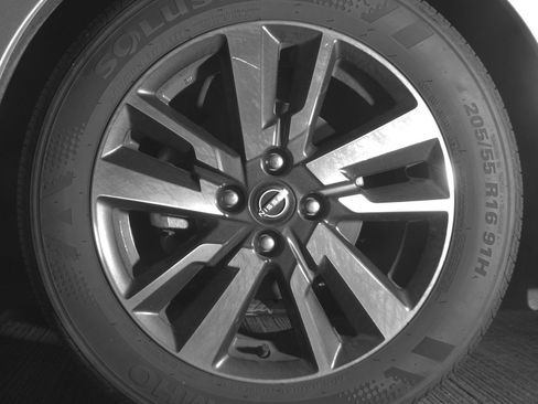 Used 2025 Nissan Versa SV image 12