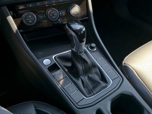 Used 2024 Volkswagen Jetta SE FWD image 21