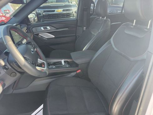 Used 2025 Ford Explorer ST image 17