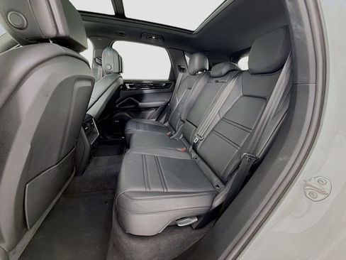 Certified 2019 Porsche Cayenne E-Hybrid AWD/4WD image 28