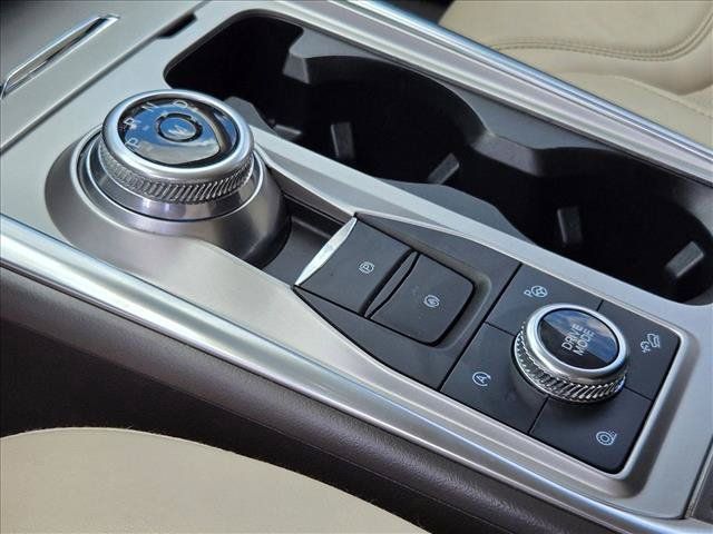 Used 2020 Ford Explorer Platinum w/ Premium Technology Package AWD/4WD image 11