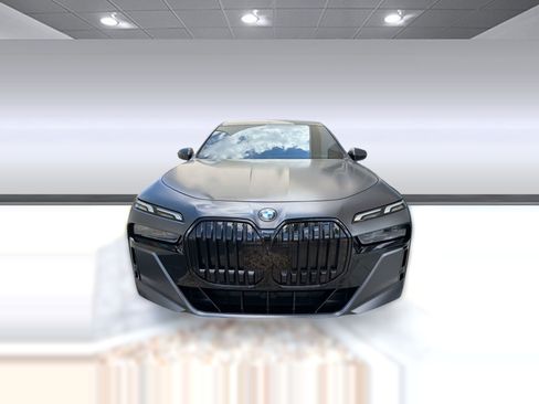 Used 2023 BMW 760i xDrive image 6