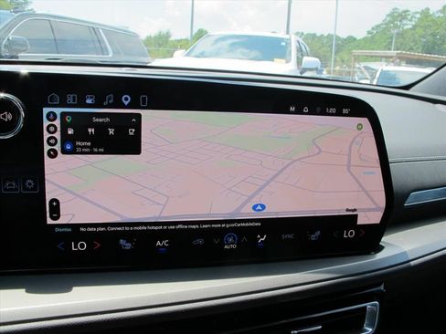 Used 2024 Chevrolet Traverse LT w/ Trailering Package FWD image 12