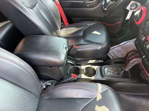 Used 2018 Jeep Wrangler Unlimited Rubicon AWD/4WD image 41