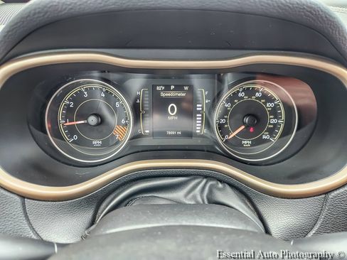 Used 2014 Jeep Cherokee Latitude w/ Comfort/Convenience Group AWD/4WD image 12