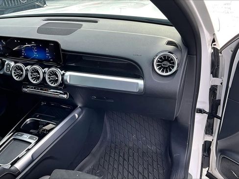 Used 2025 Mercedes-Benz GLB 35 AMG AMG GLB 35 image 17