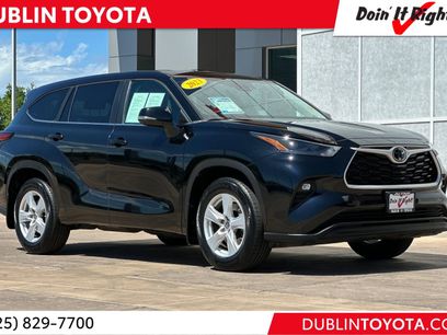 Used 2023 Toyota Highlander LE