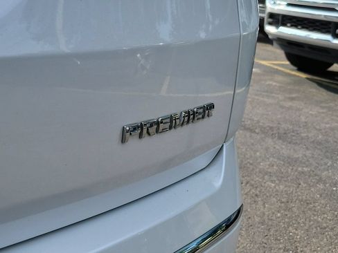 Used 2023 Chevrolet Traverse Premier FWD image 11