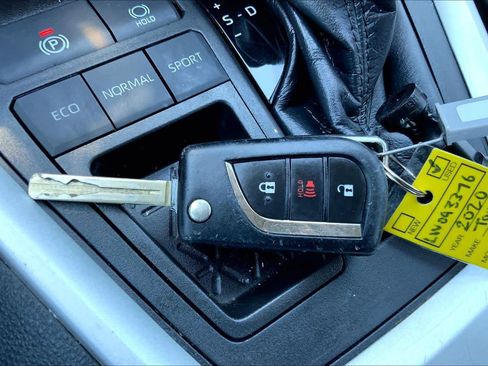 Used 2020 Toyota RAV4 LE FWD image 15
