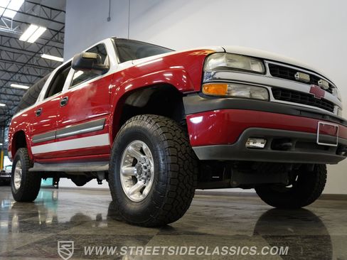 Used 2004 Chevrolet Suburban 2500 AWD/4WD image 35