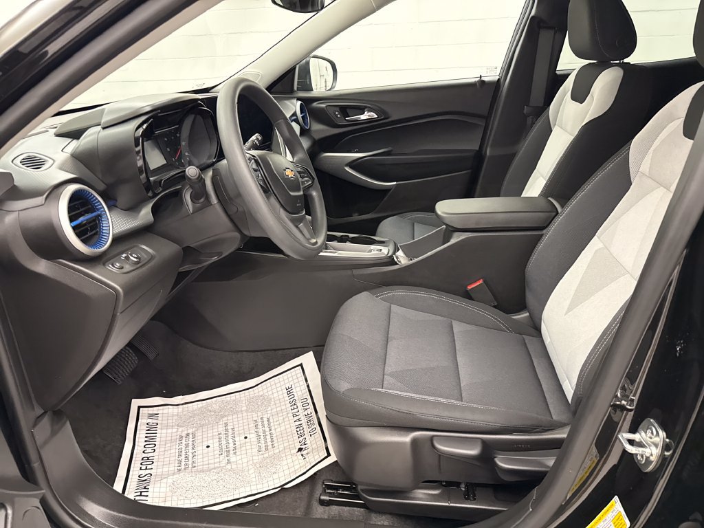 Used 2025 Chevrolet Trax LS FWD image 13