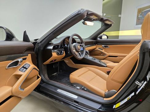 Used 2019 Porsche 911 Carrera RWD image 16
