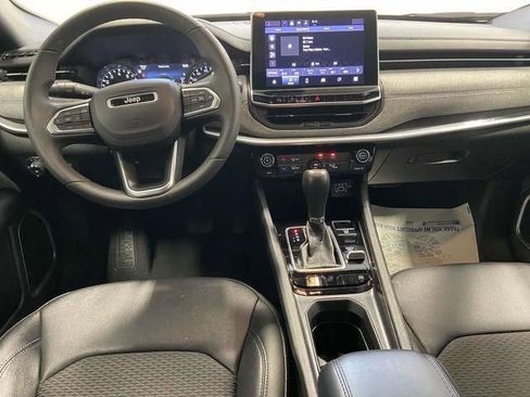 Used 2024 Jeep Compass Latitude image 8