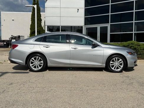 Used 2017 Chevrolet Malibu LT FWD image 2