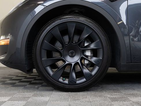 Used 2024 Tesla Model Y Long Range AWD/4WD image 9