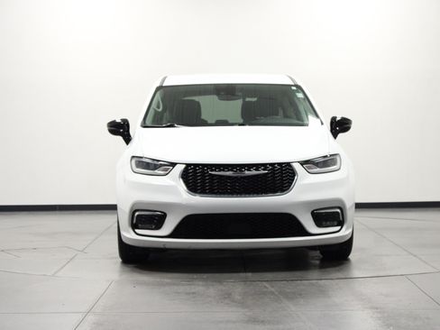 Used 2024 Chrysler Pacifica Touring-L FWD image 9