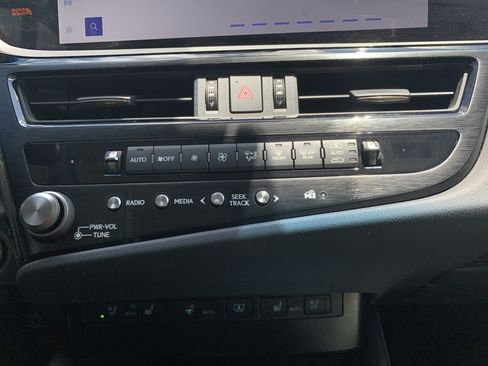 Used 2024 Lexus ES 300h w/ Technology Package FWD image 29