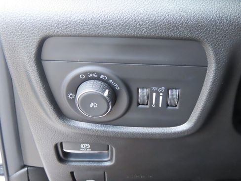 Used 2022 Jeep Grand Cherokee L Limited AWD/4WD image 28