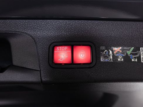 Used 2025 Mercedes-Benz GLS 580 4MATIC image 36