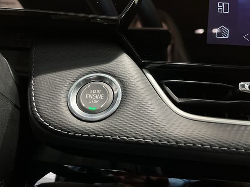 New 2026 Chevrolet Equinox LT FWD image 19