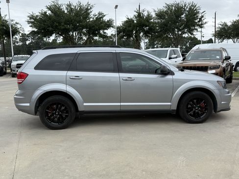 Used 2020 Dodge Journey SE w/ SE Popular Equipment Group FWD image 3