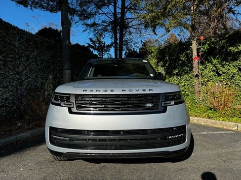 New 2025 Land Rover Range Rover SE image 2