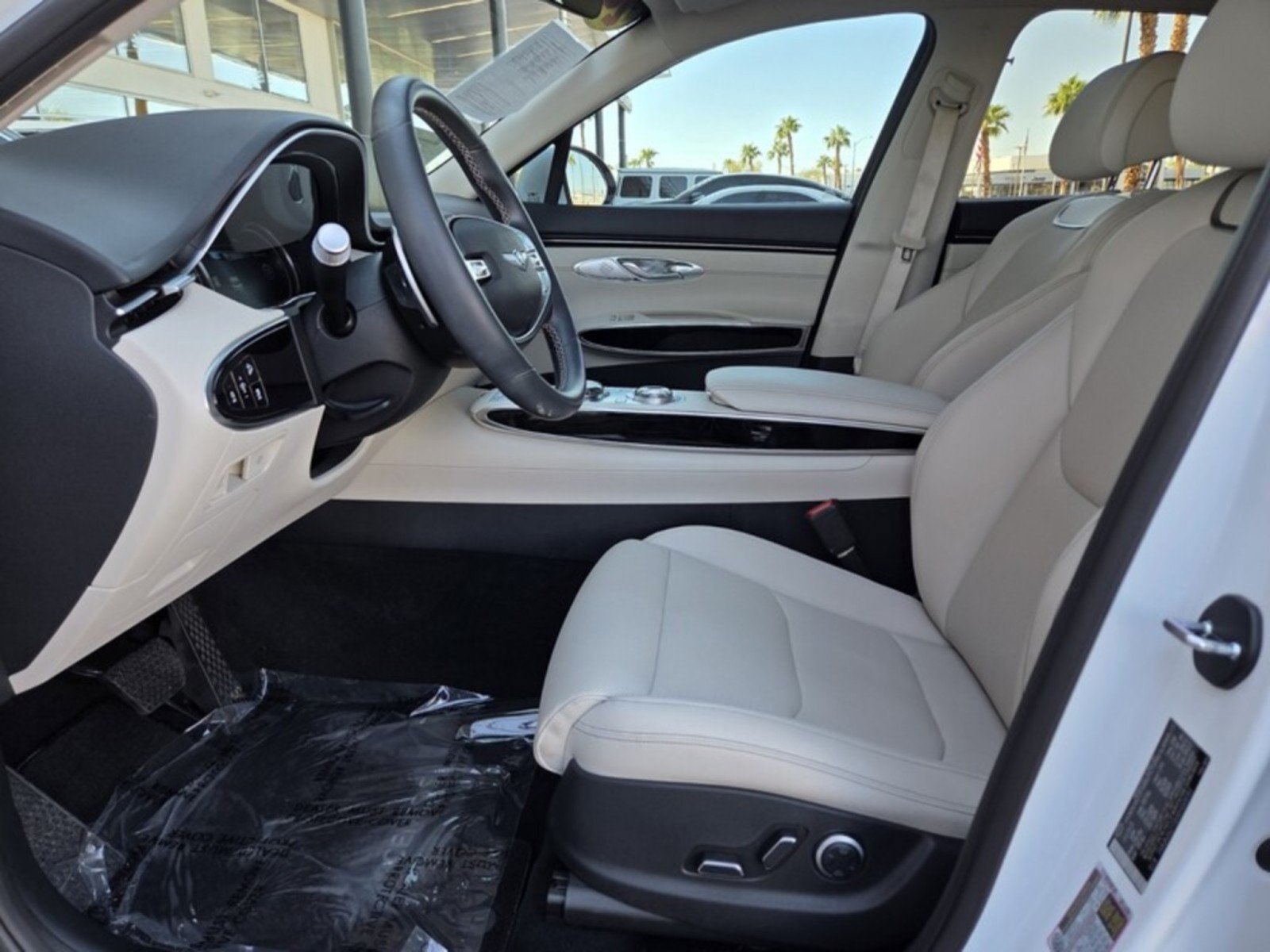 Used 2024 Genesis GV70 2.5T AWD/4WD image 13
