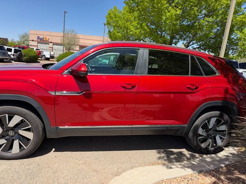 Used 2025 Volkswagen Atlas Cross Sport SEL AWD/4WD image 4