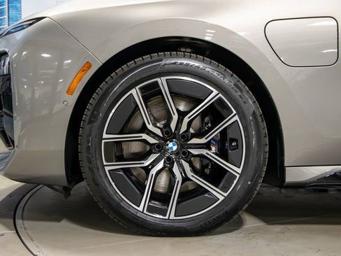 Used 2025 BMW 750e xDrive image 7
