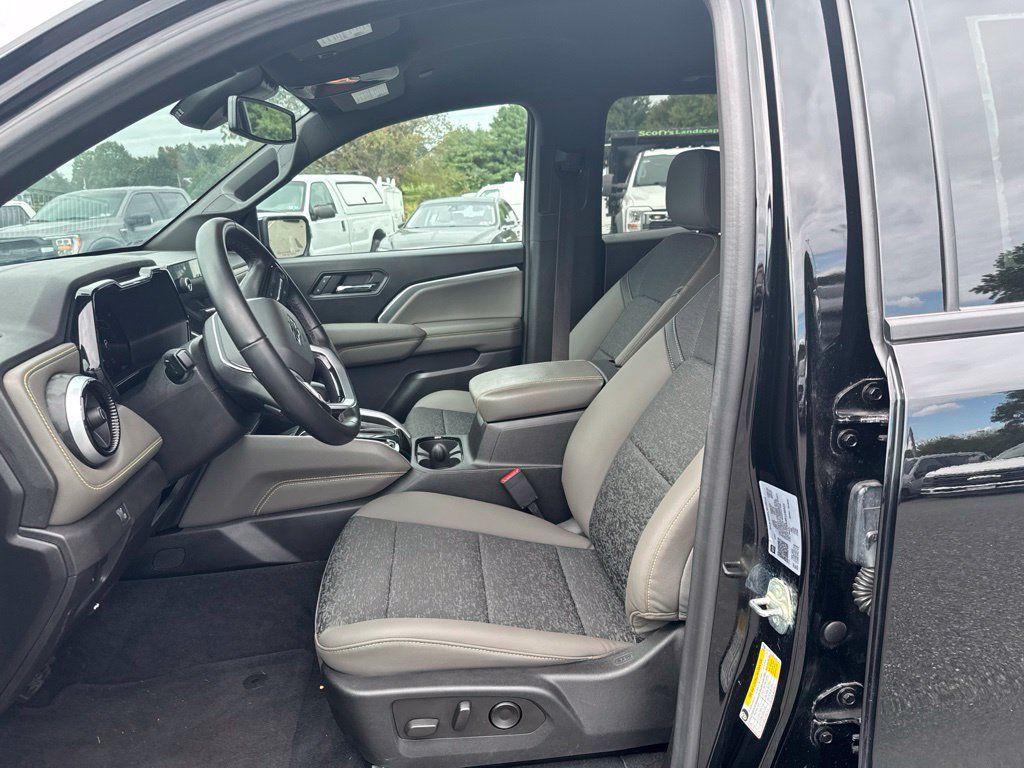 Used 2024 Chevrolet Colorado ZR2 w/ Technology Package AWD/4WD image 14