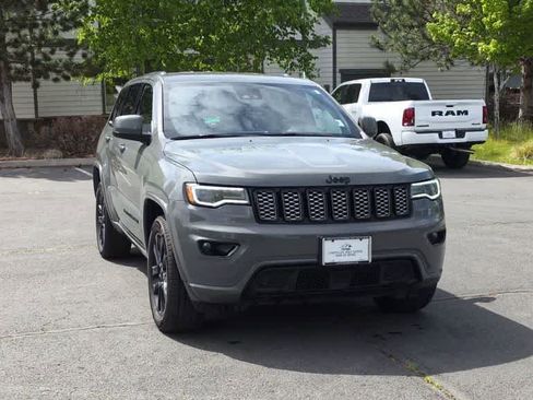 Used 2021 Jeep Grand Cherokee Laredo X AWD/4WD image 3