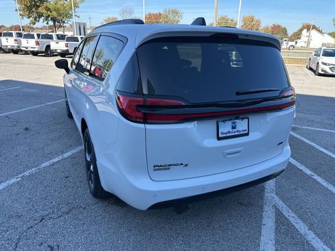 New 2026 Chrysler Pacifica Select image 25
