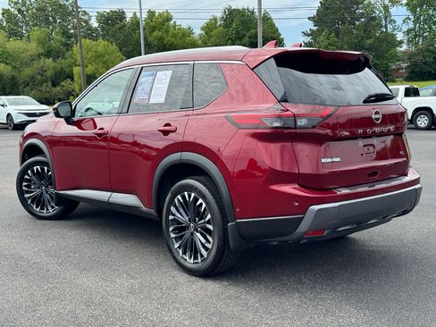 Used 2025 Nissan Rogue SL w/ Tech Package FWD image 4