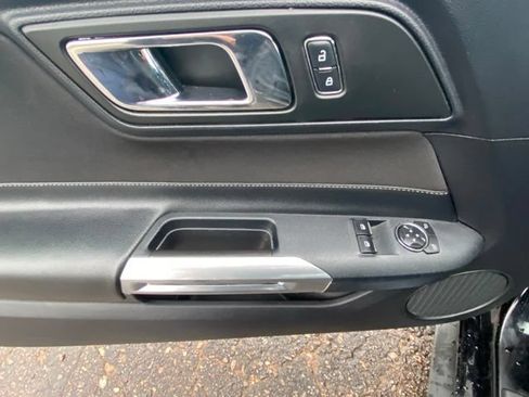 Used 2015 Ford Mustang Coupe RWD image 16