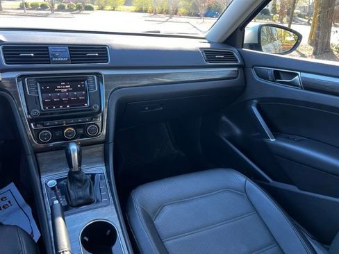 Used 2018 Volkswagen Passat 2.0T SE image 28