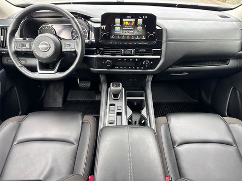 Used 2025 Nissan Pathfinder SL FWD image 21