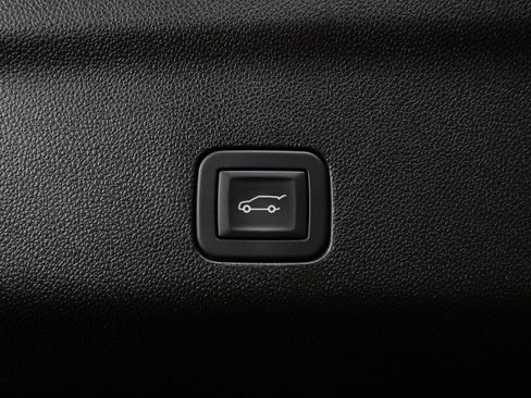 Used 2025 GMC Yukon Elevation w/ LPO, Yukon Black Package image 16