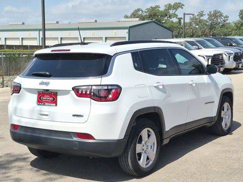 Used 2022 Jeep Compass Latitude FWD image 5