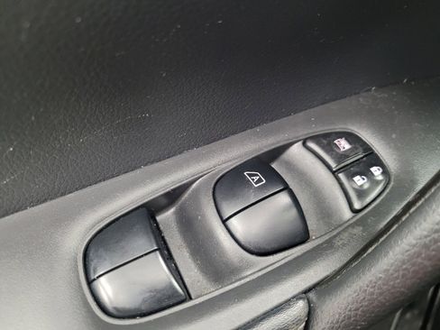 Used 2020 Nissan Rogue SV FWD image 27