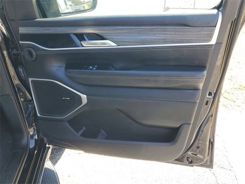 Used 2024 Jeep Wagoneer L Series II image 37