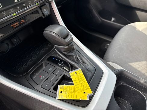 Used 2021 Toyota RAV4 XLE image 28
