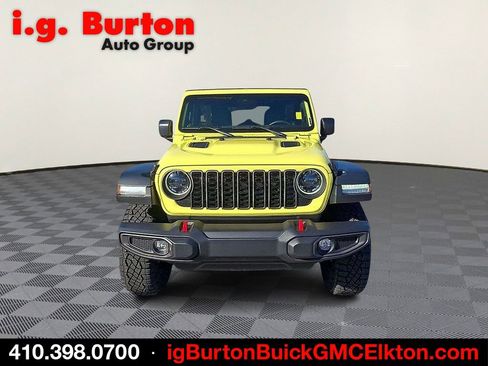 Used 2024 Jeep Wrangler Unlimited Rubicon AWD/4WD image 2