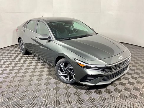 New 2026 Hyundai Elantra Limited FWD image 5