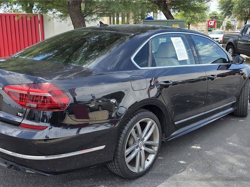 Used 2017 Volkswagen Passat 1.8T R-Line w/ R-Line Lighting Package FWD image 5
