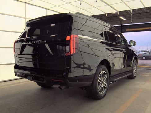 Used 2025 Ford Expedition Active AWD/4WD image 3