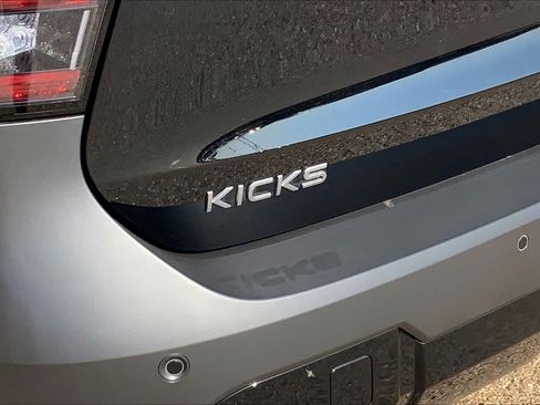 Used 2025 Nissan Kicks SV w/ SV Premium Package FWD image 10