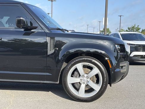 Used 2025 Land Rover Defender 110 X-Dynamic SE AWD/4WD image 9