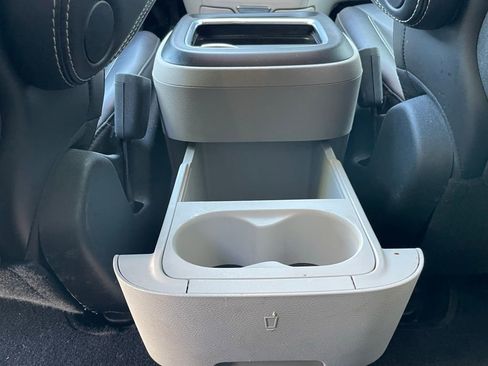 Used 2023 Chrysler Pacifica Touring-L image 30