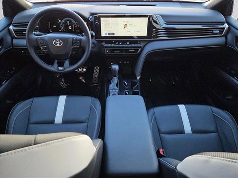Used 2025 Toyota Camry SE image 18