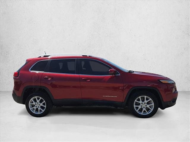 Used 2016 Jeep Cherokee Latitude w/ Comfort & Sound Group FWD image 4